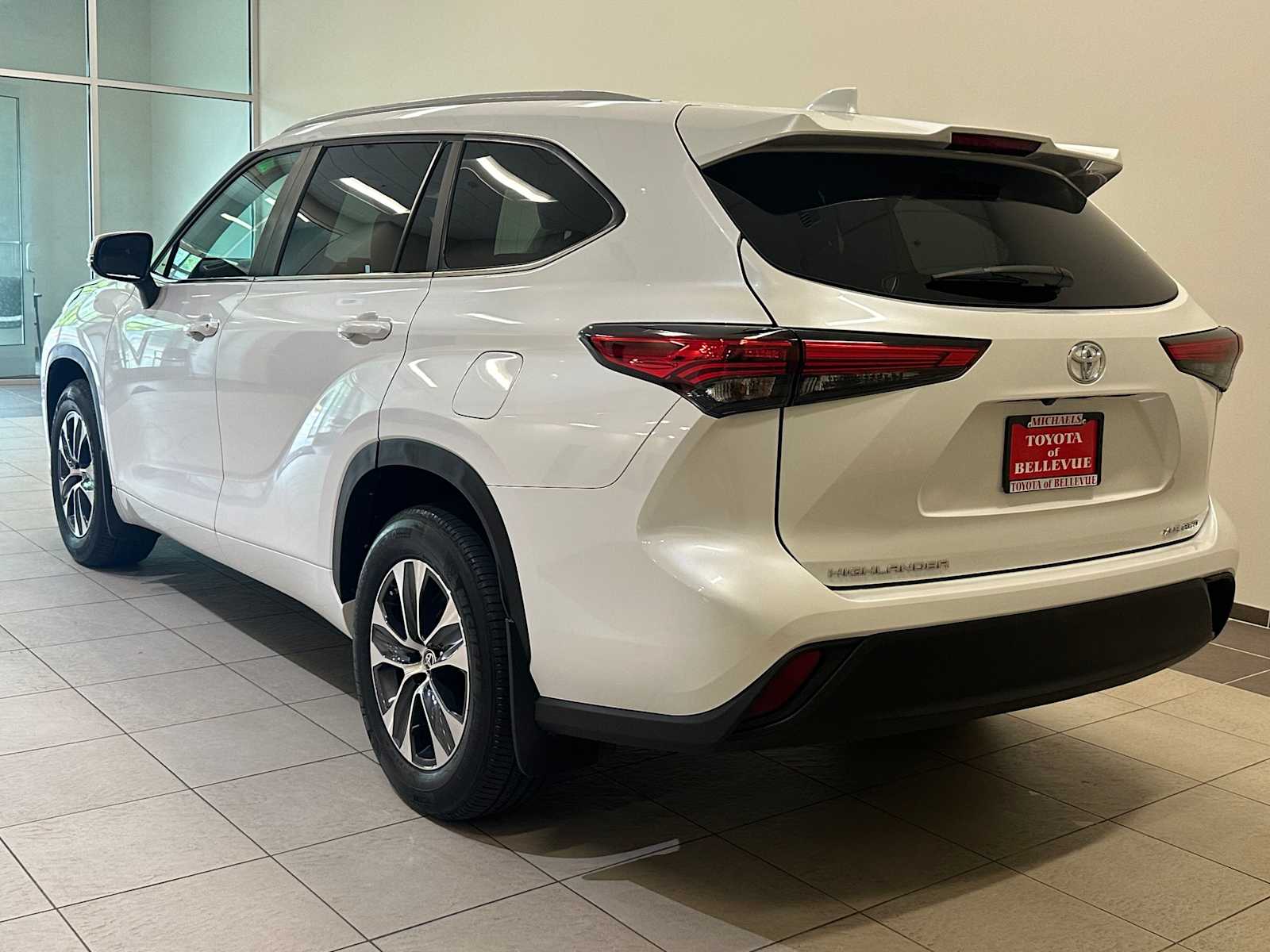Thumbnail: 2023 Toyota Highlander - 4