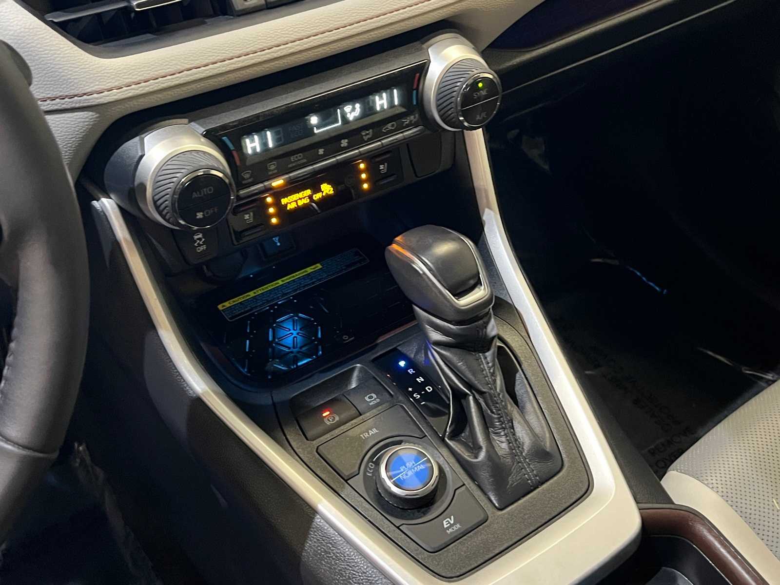 Thumbnail: 2020 Toyota RAV4 - 23