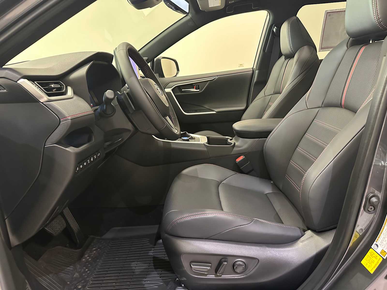 Thumbnail: 2025 Toyota RAV4 - 23