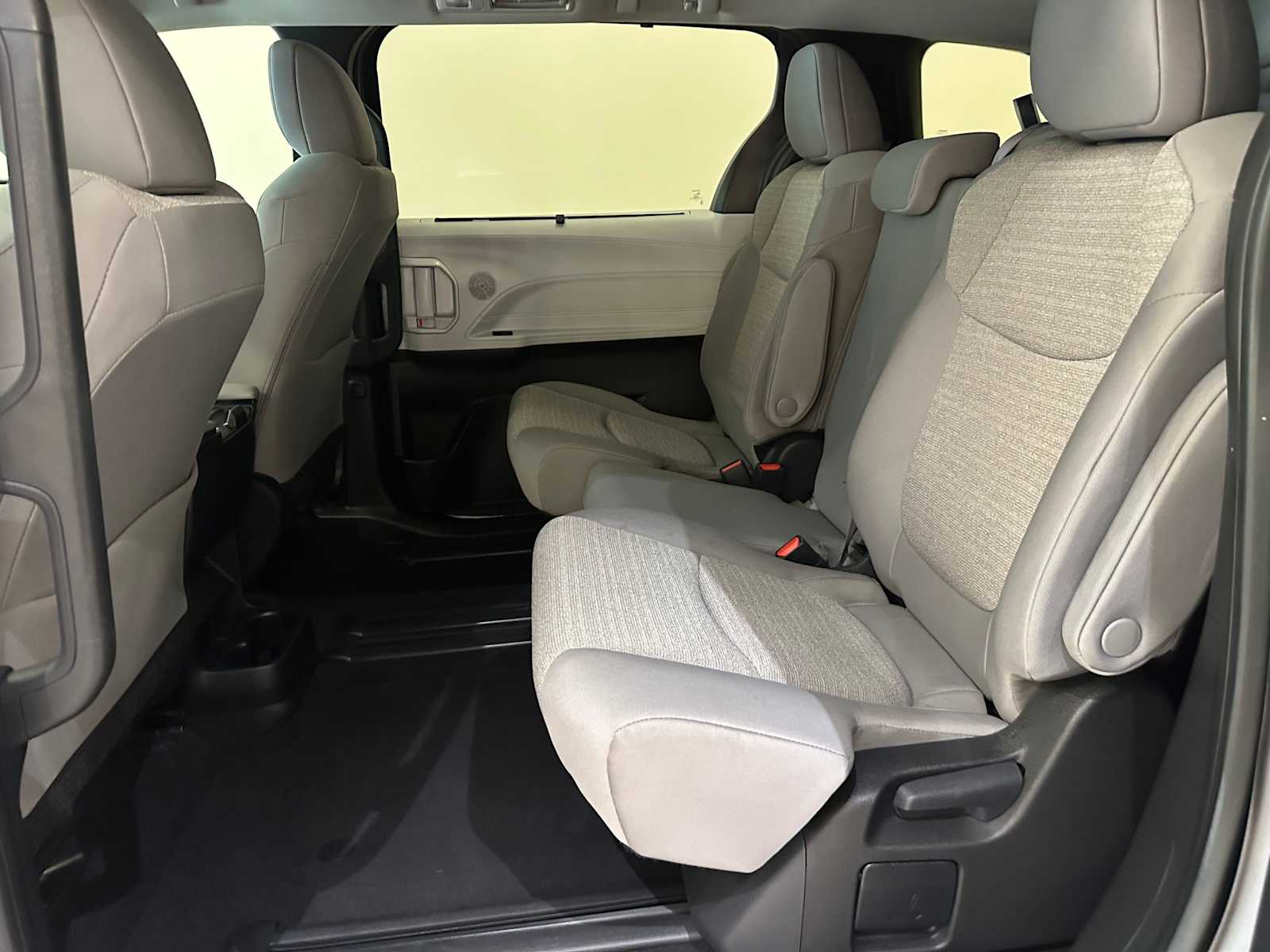 Thumbnail: 2025 Toyota Sienna - 23