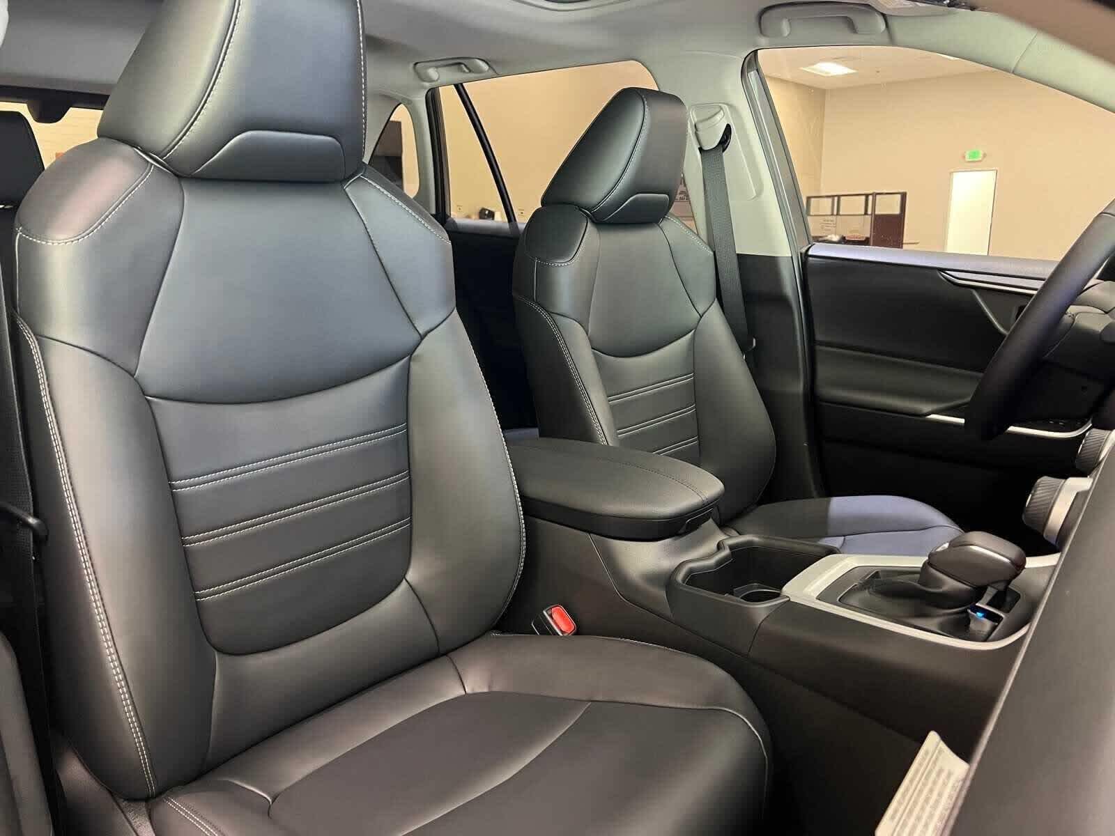 Thumbnail: 2025 Toyota RAV4 - 14