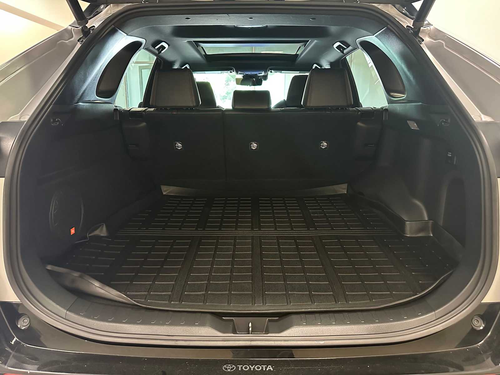 Thumbnail: 2021 Toyota RAV4 - 31
