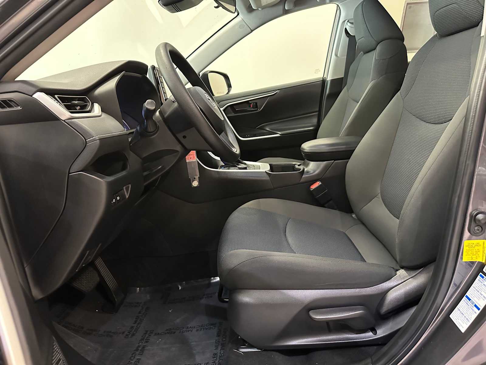 Thumbnail: 2022 Toyota RAV4 - 20