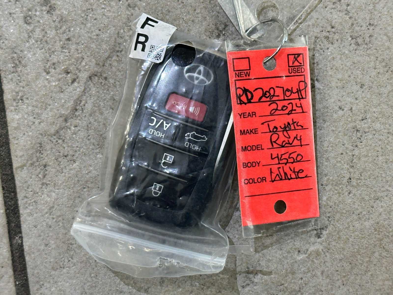 Thumbnail: 2024 Toyota RAV4 - 32