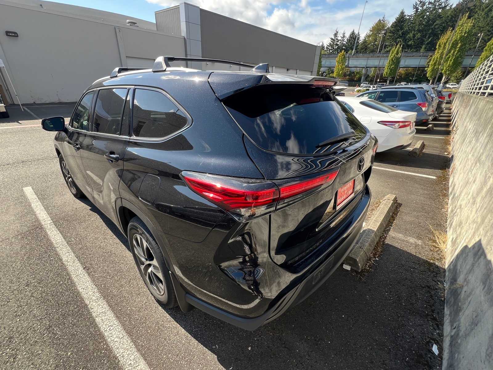 Thumbnail: 2022 Toyota Highlander - 10