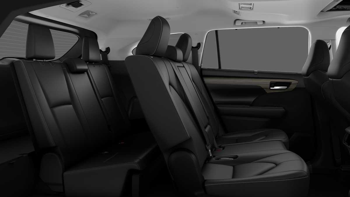 Thumbnail: 2026 Toyota Highlander - 21