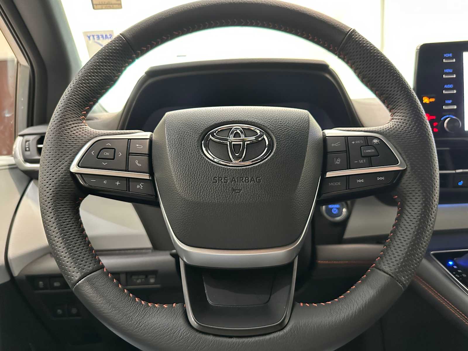 Thumbnail: 2024 Toyota Sienna - 11