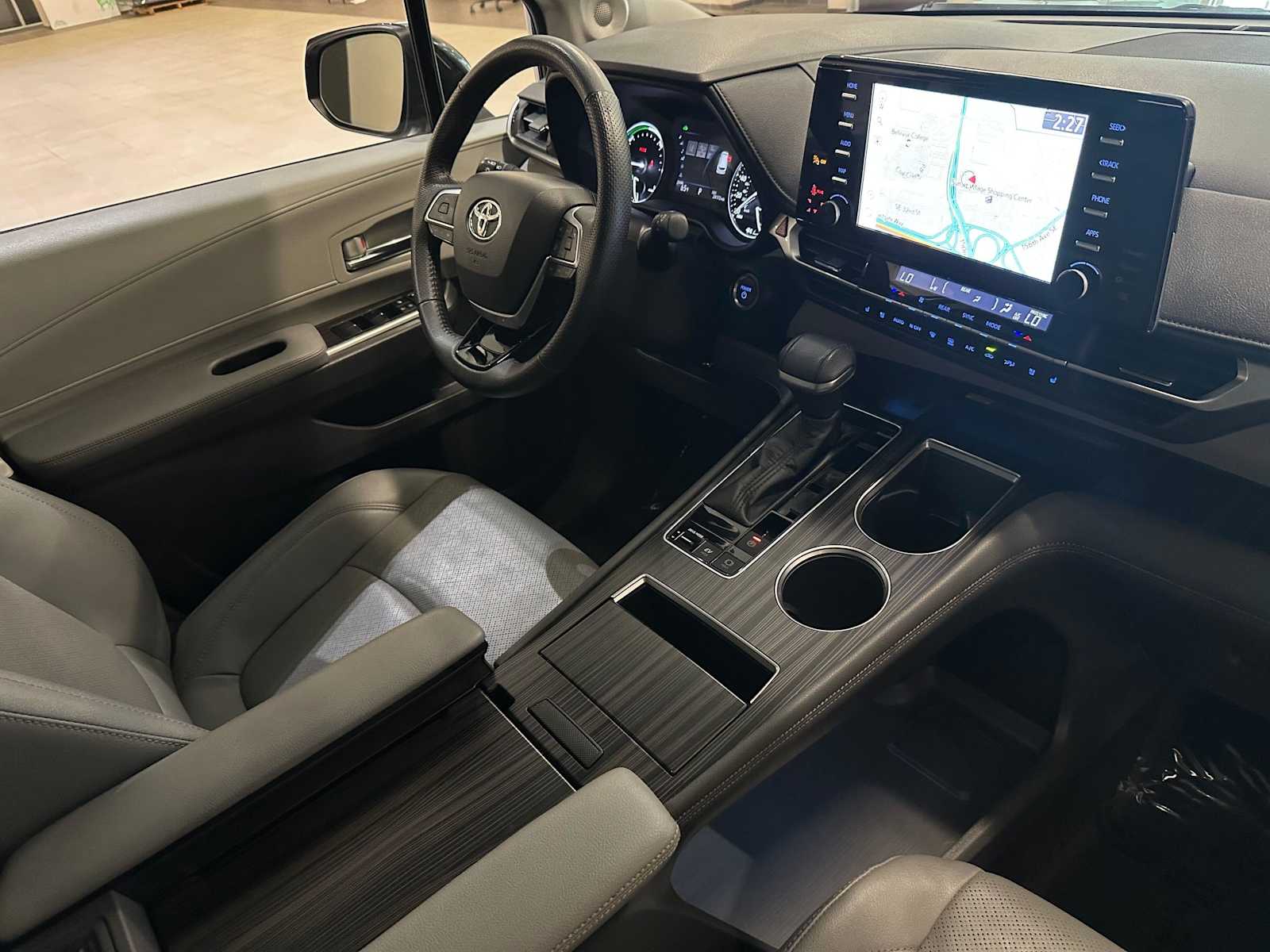 Thumbnail: 2021 Toyota Sienna - 30