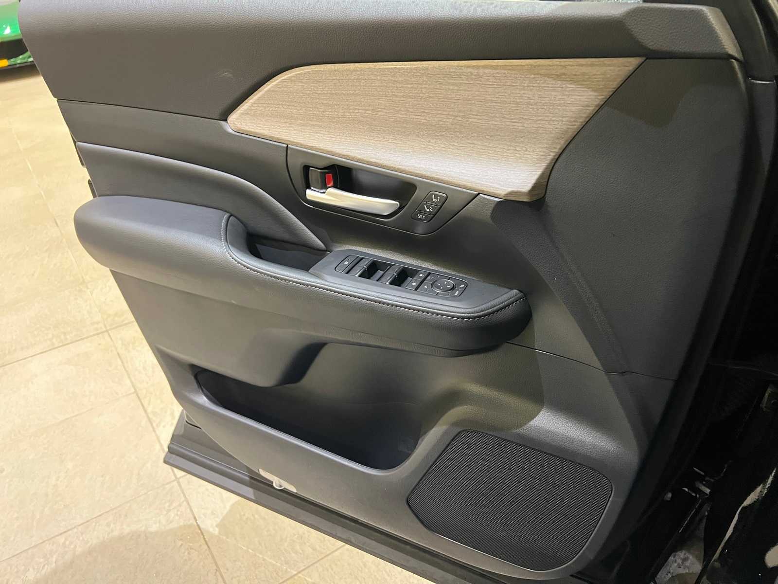 Thumbnail: 2024 Toyota Grand Highlander - 17