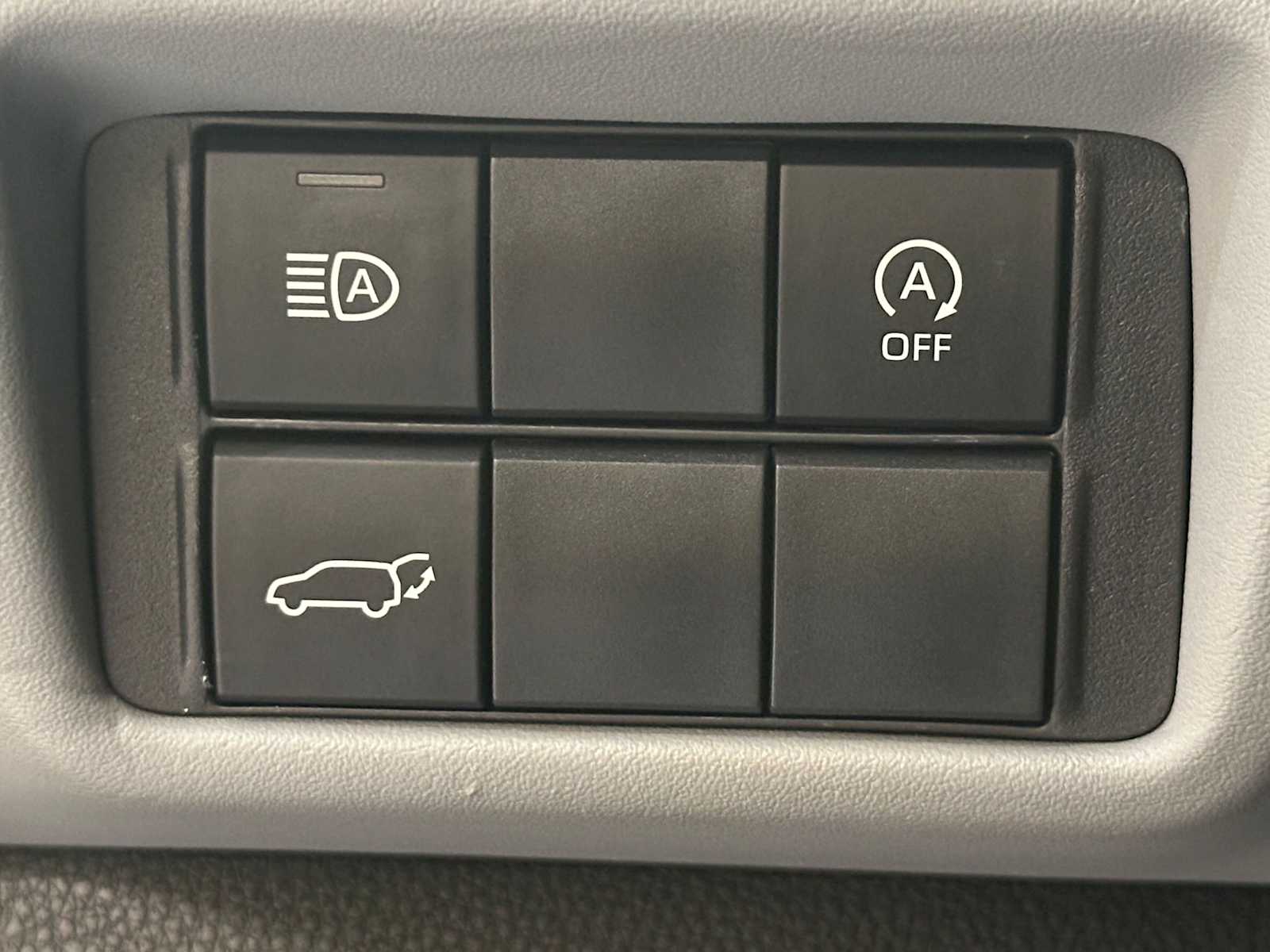 Thumbnail: 2023 Toyota Highlander - 17