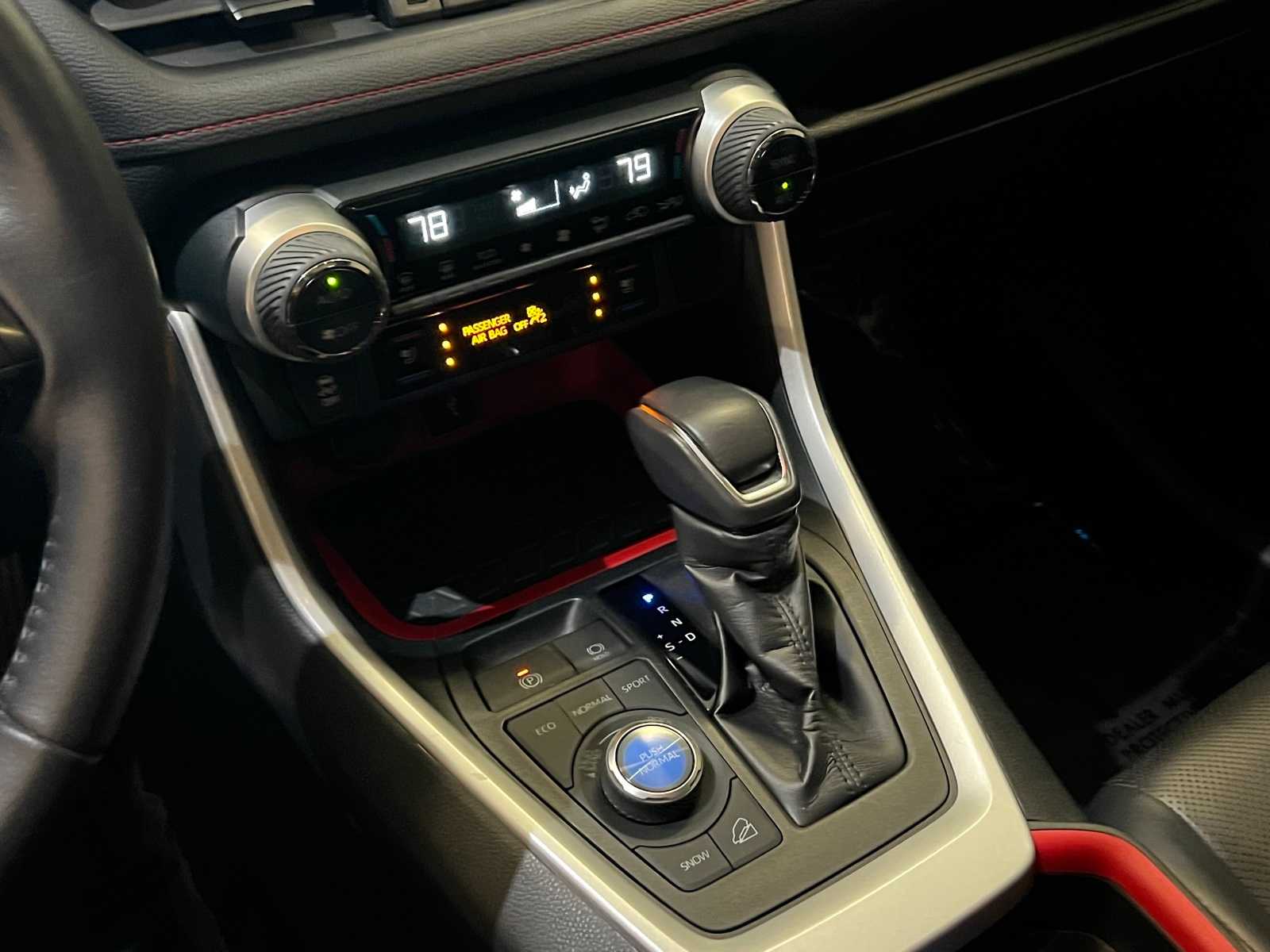 Thumbnail: 2020 Toyota RAV4 - 24