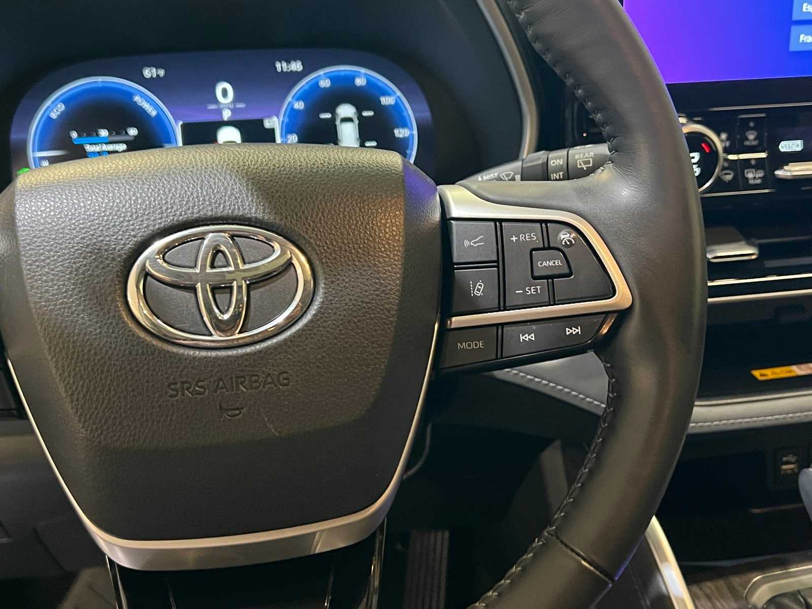 Thumbnail: 2023 Toyota Highlander - 21