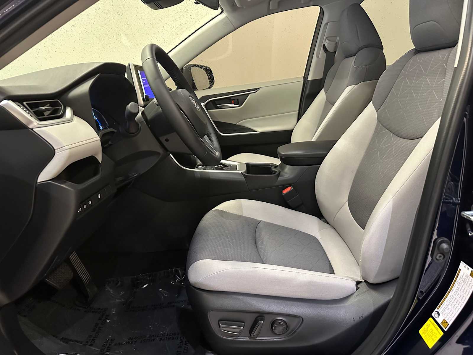 Thumbnail: 2025 Toyota RAV4 - 36