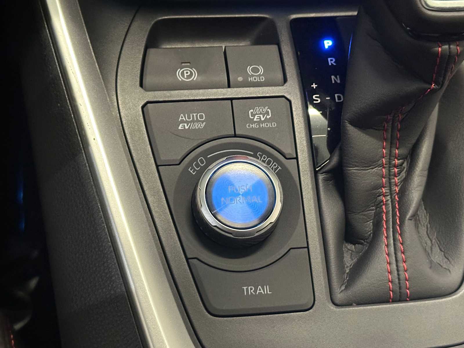 Thumbnail: 2025 Toyota RAV4 - 16