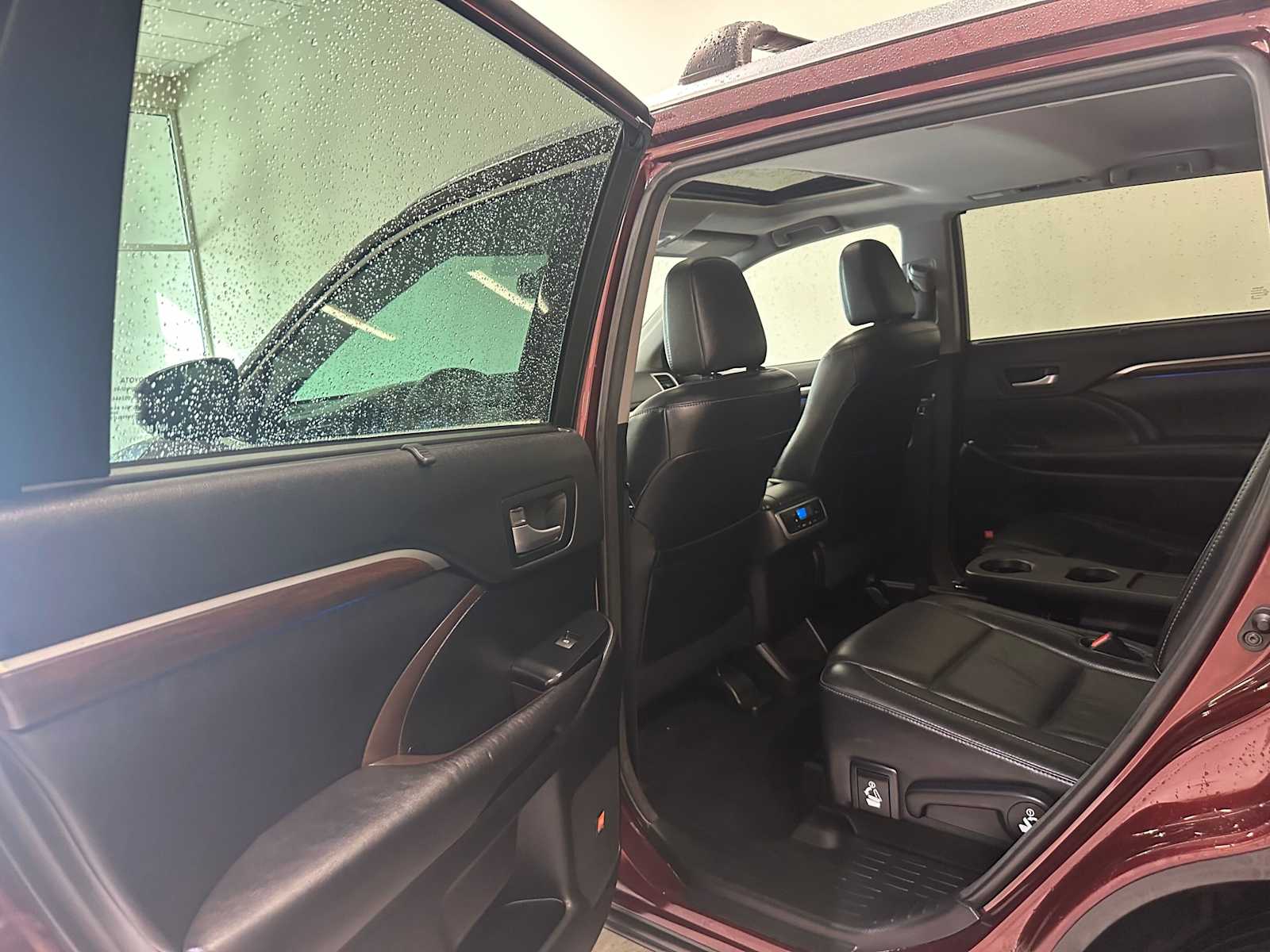 Thumbnail: 2015 Toyota Highlander - 24