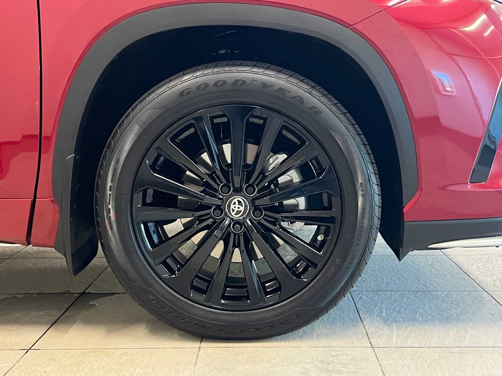 Thumbnail: 2024 Toyota Highlander - 7