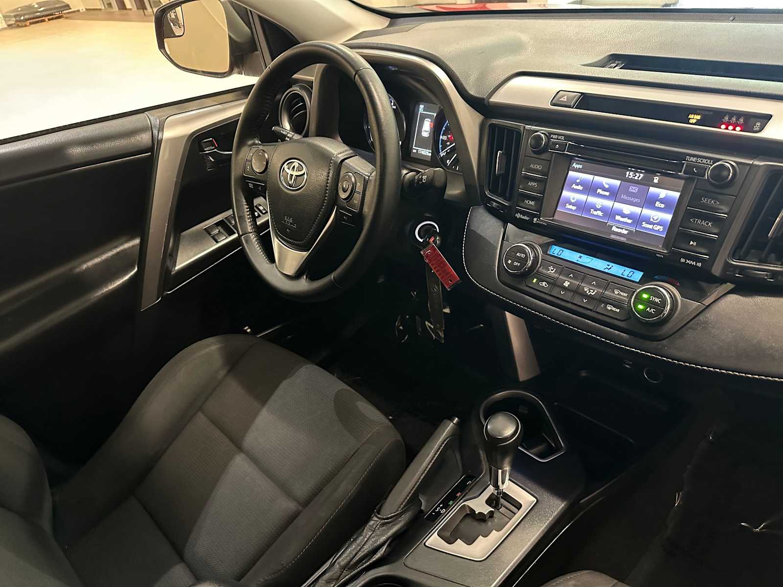 Thumbnail: 2017 Toyota RAV4 - 30