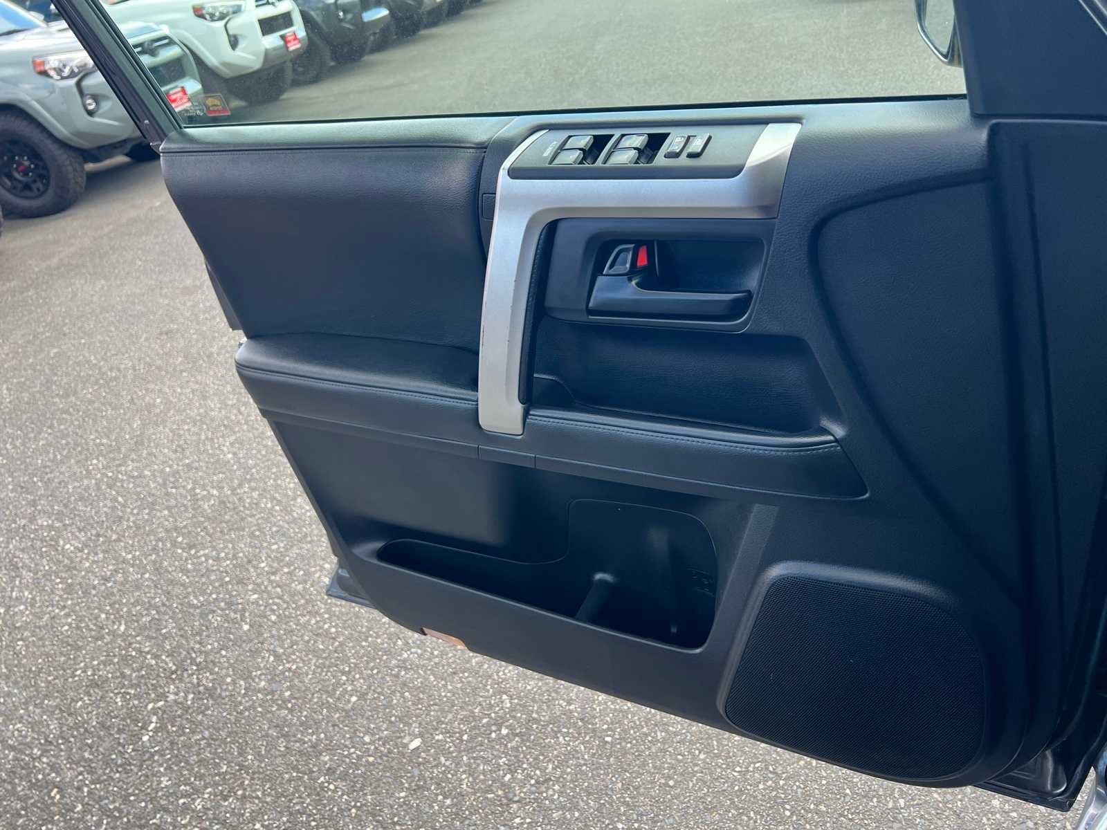 Thumbnail: 2011 Toyota 4Runner - 17