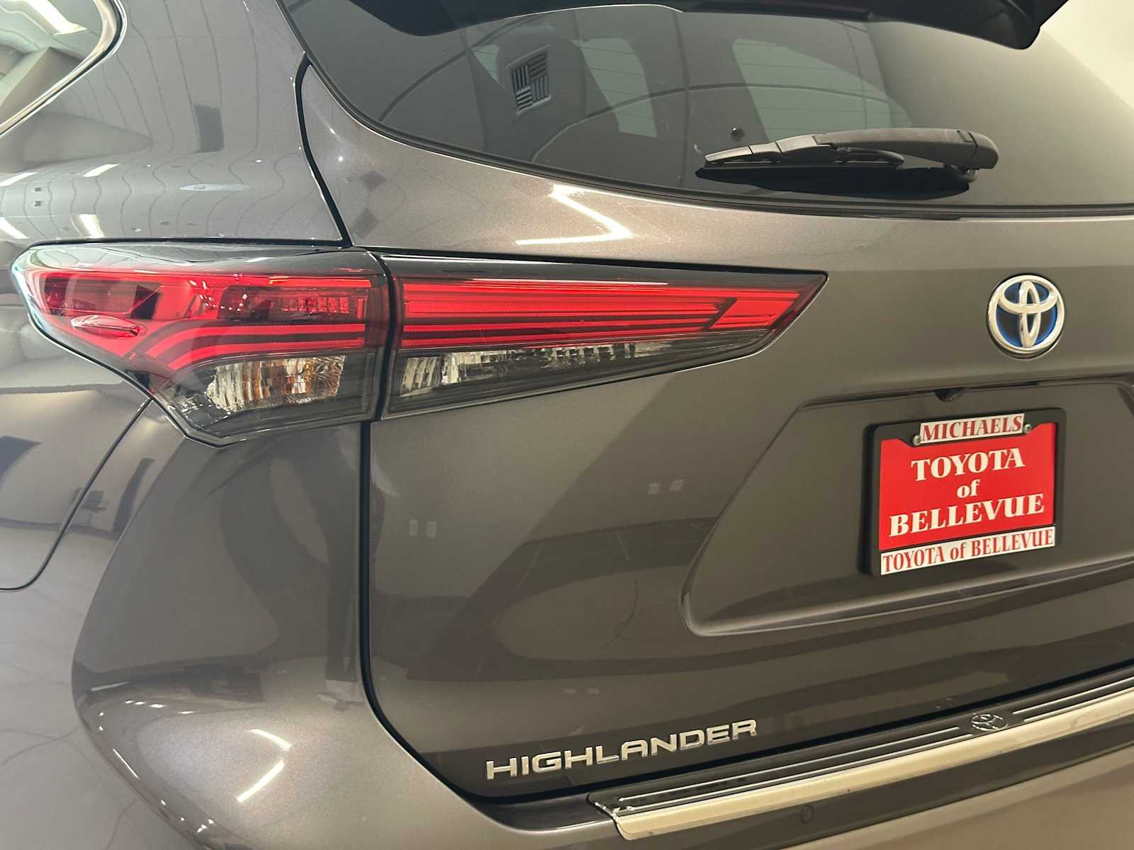 Thumbnail: 2022 Toyota Highlander - 6
