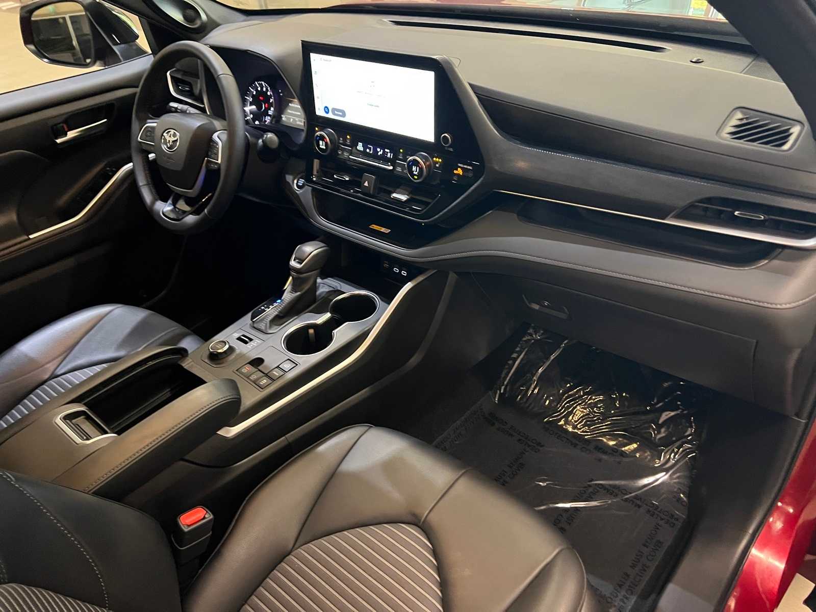 Thumbnail: 2024 Toyota Highlander - 15