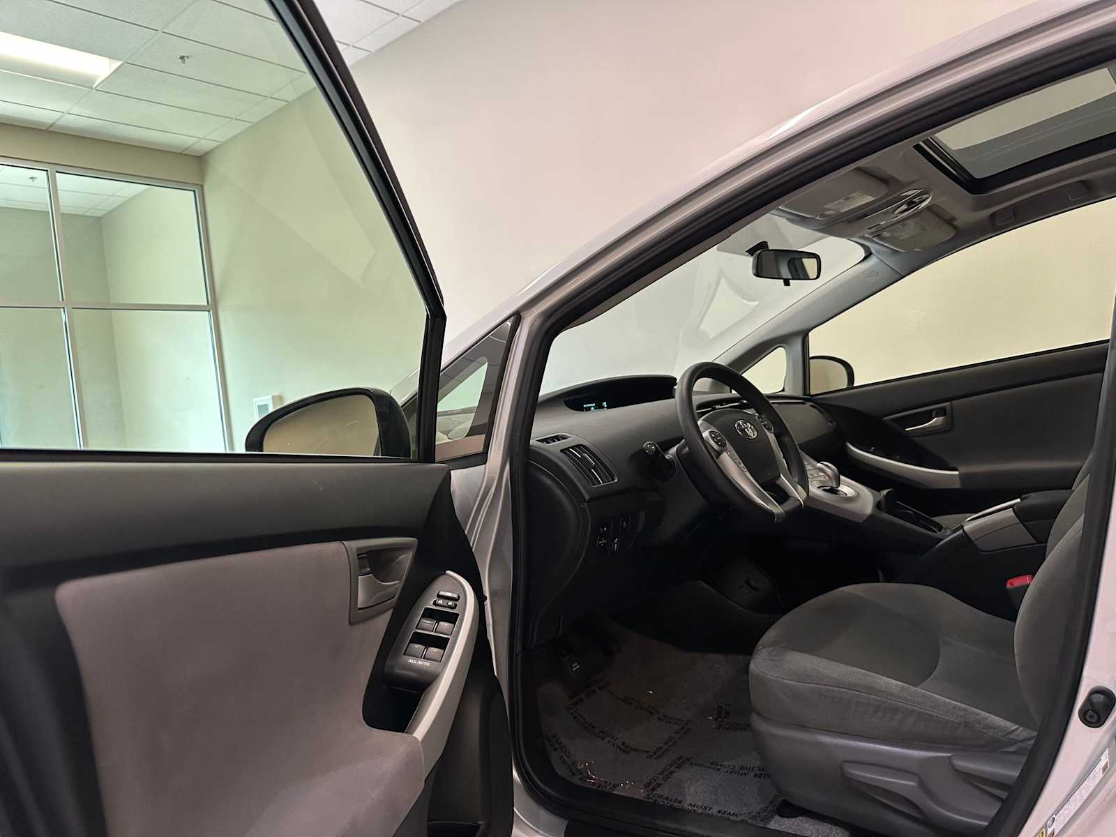 Thumbnail: 2012 Toyota Prius - 20
