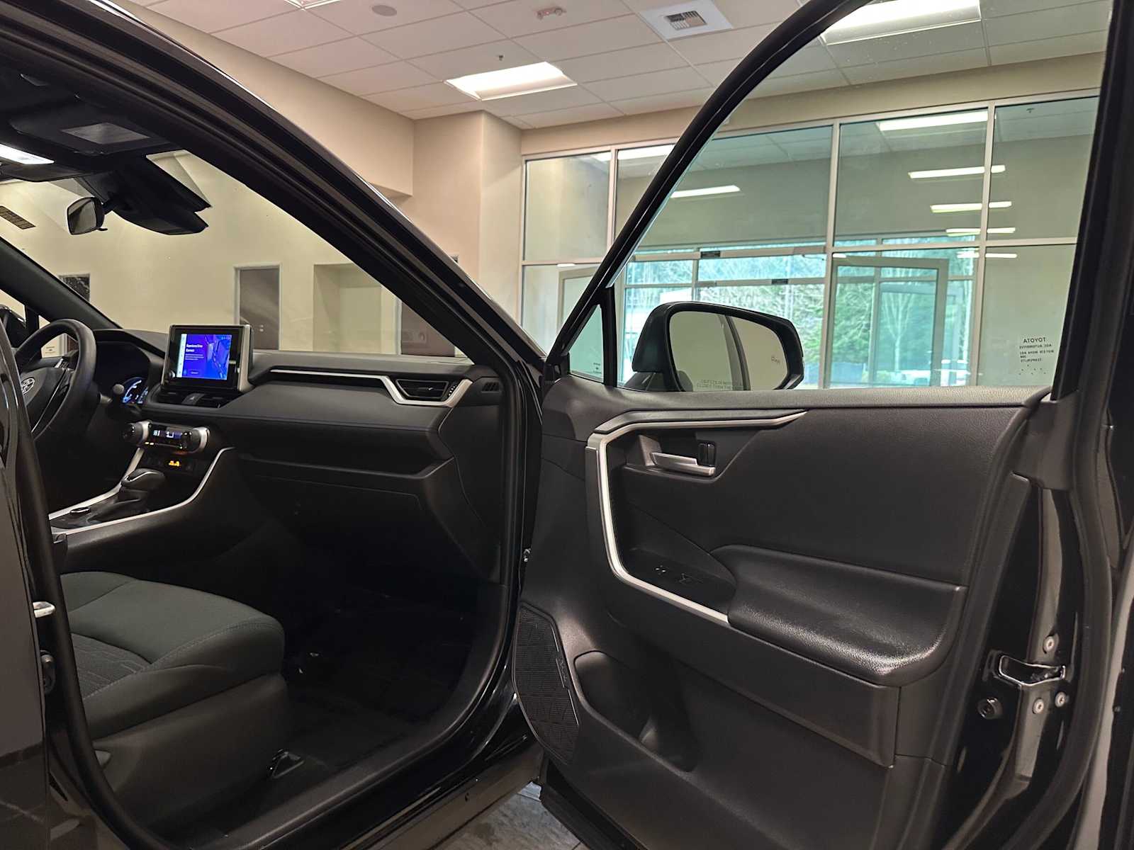 Thumbnail: 2025 Toyota RAV4 - 30