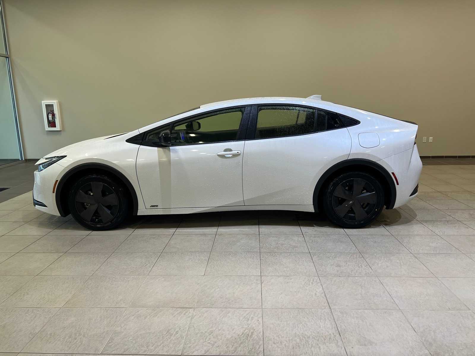 Thumbnail: 2024 Toyota Prius - 3