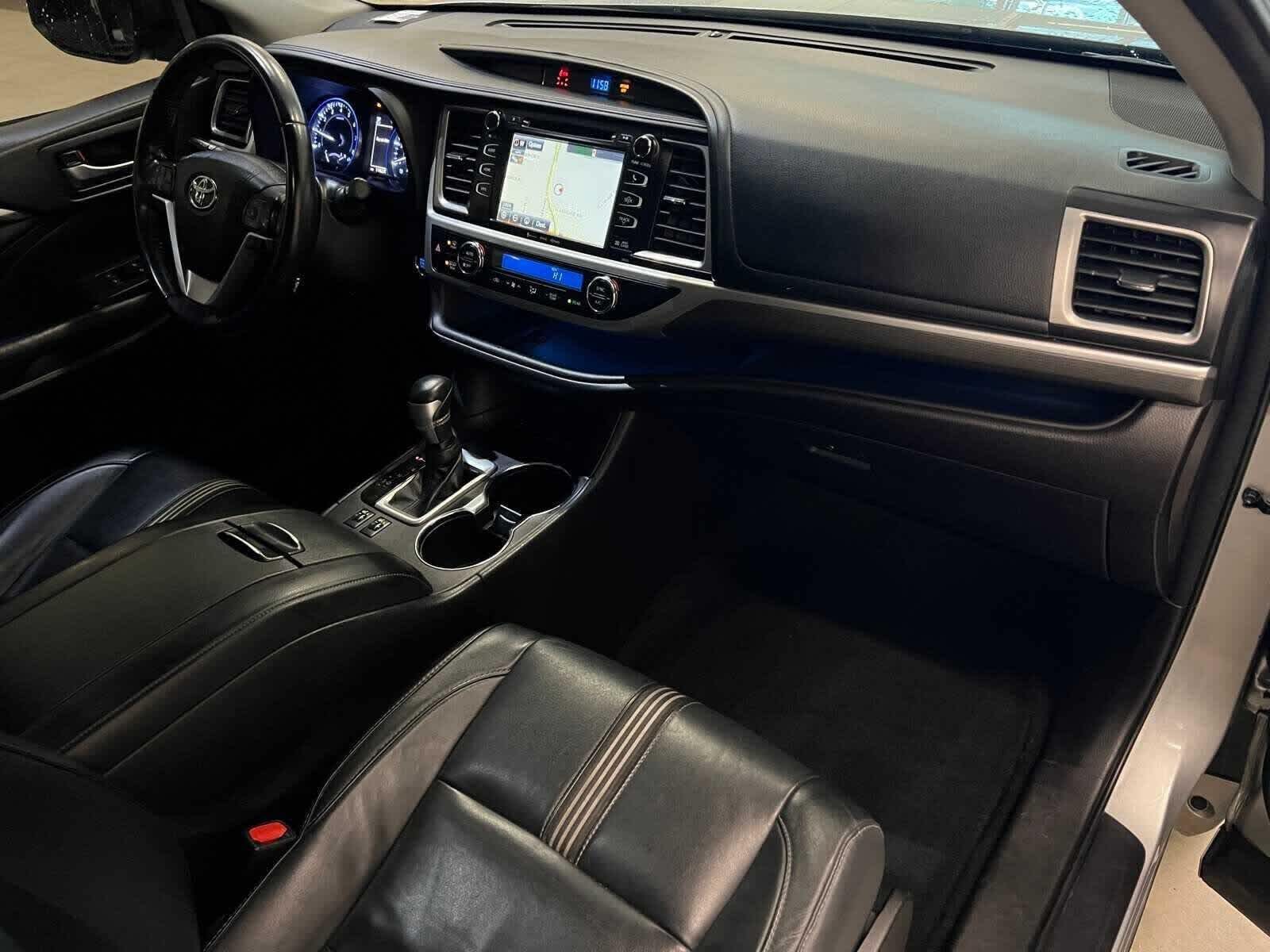 Thumbnail: 2018 Toyota Highlander - 15