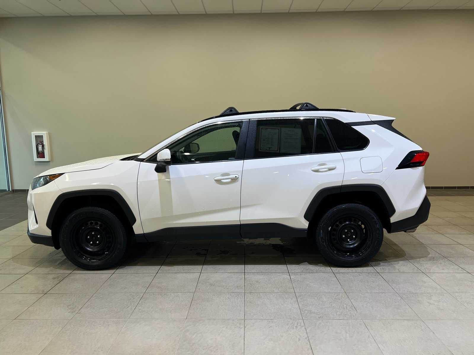 Thumbnail: 2021 Toyota RAV4 - 3