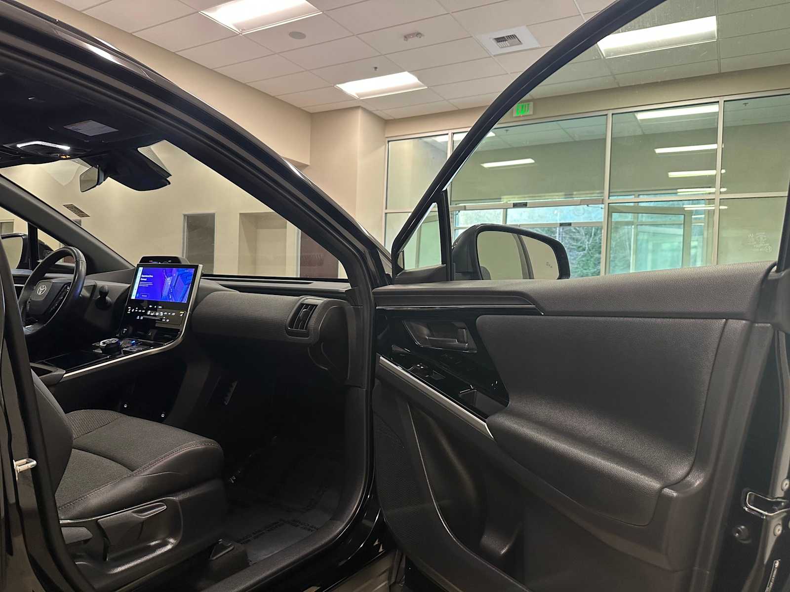 Thumbnail: 2025 Toyota bZ4X - 27