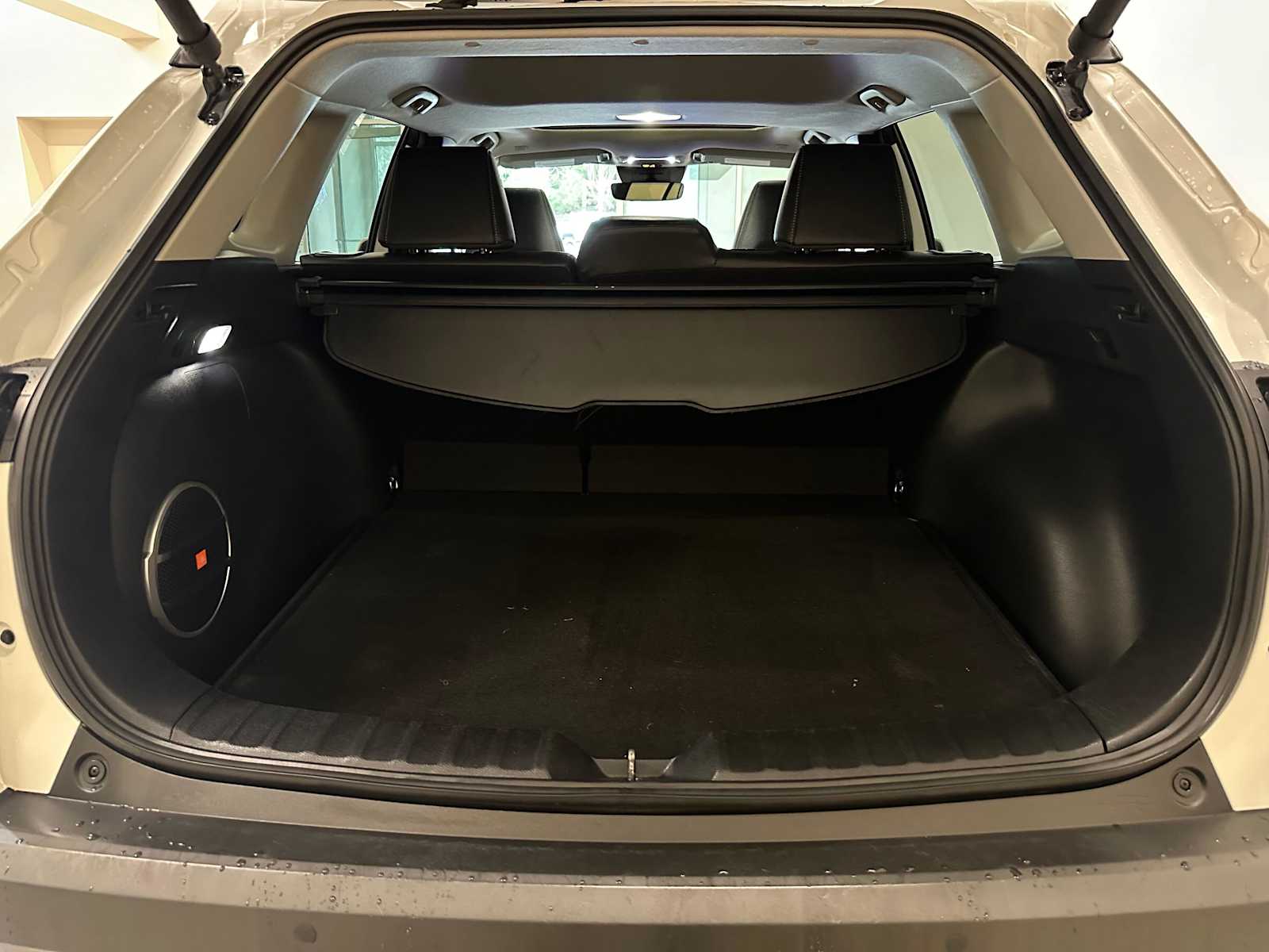 Thumbnail: 2023 Toyota Corolla Cross - 32