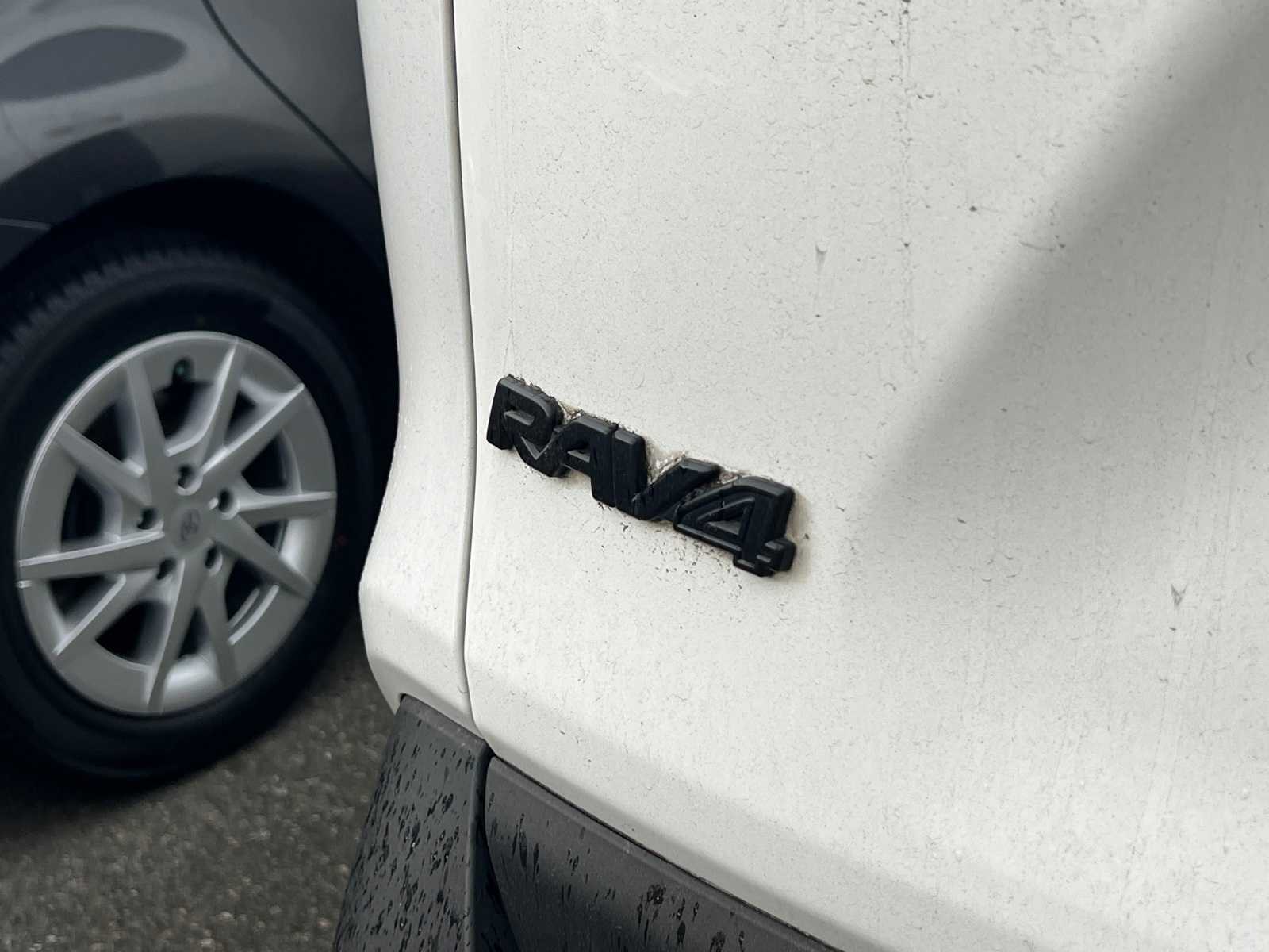 Thumbnail: 2021 Toyota RAV4 - 9
