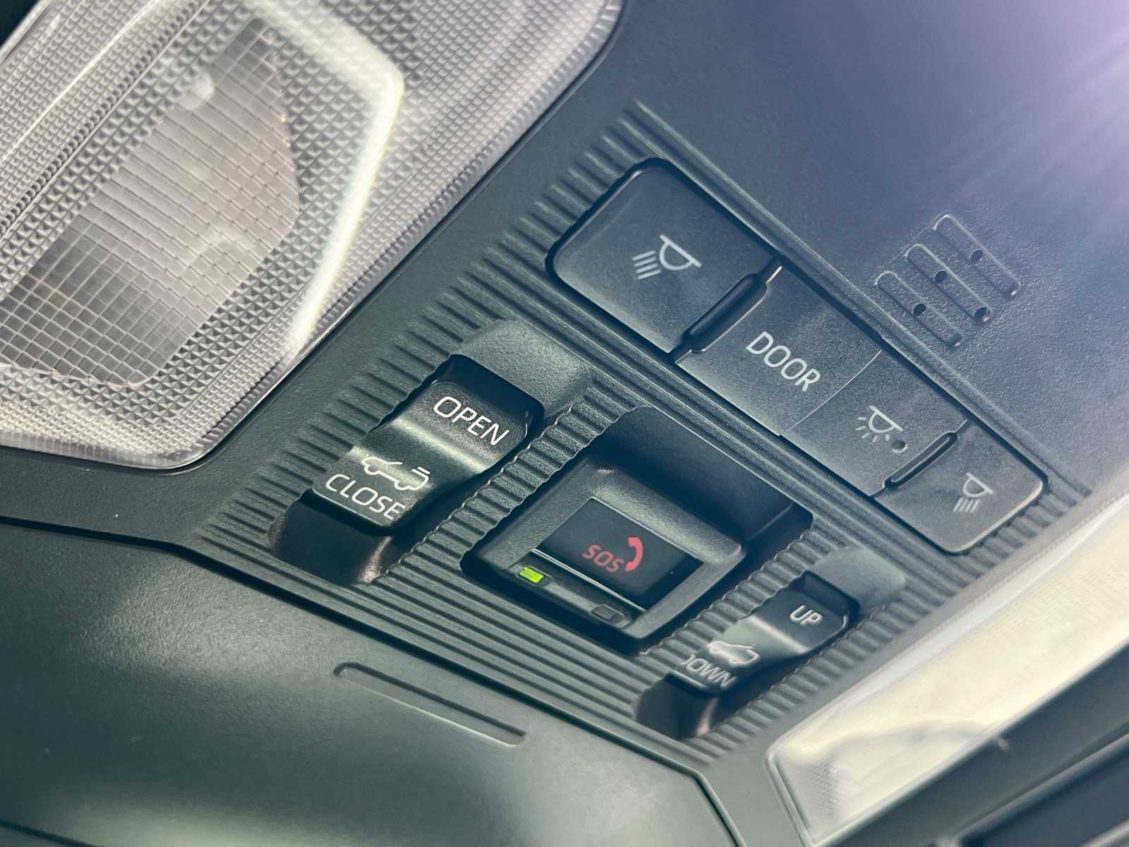 2025 Toyota RAV4 XSE 27