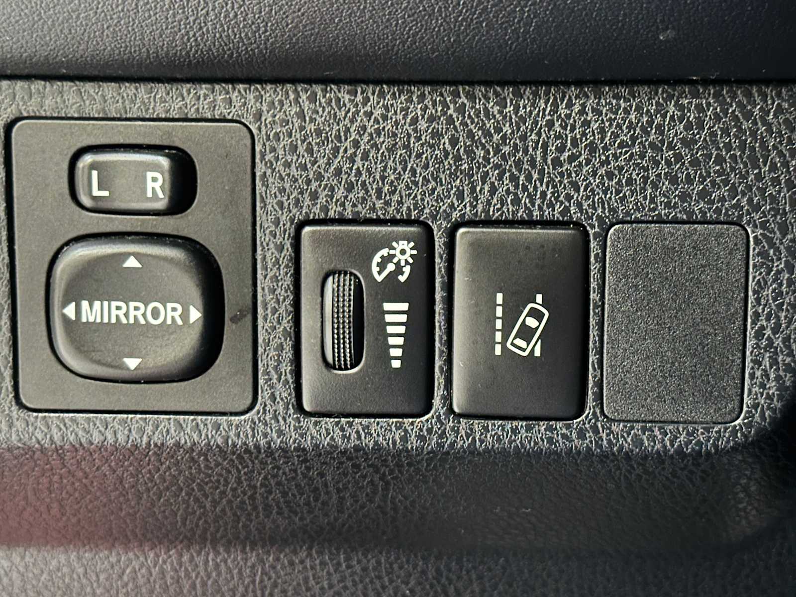Thumbnail: 2017 Toyota RAV4 - 17