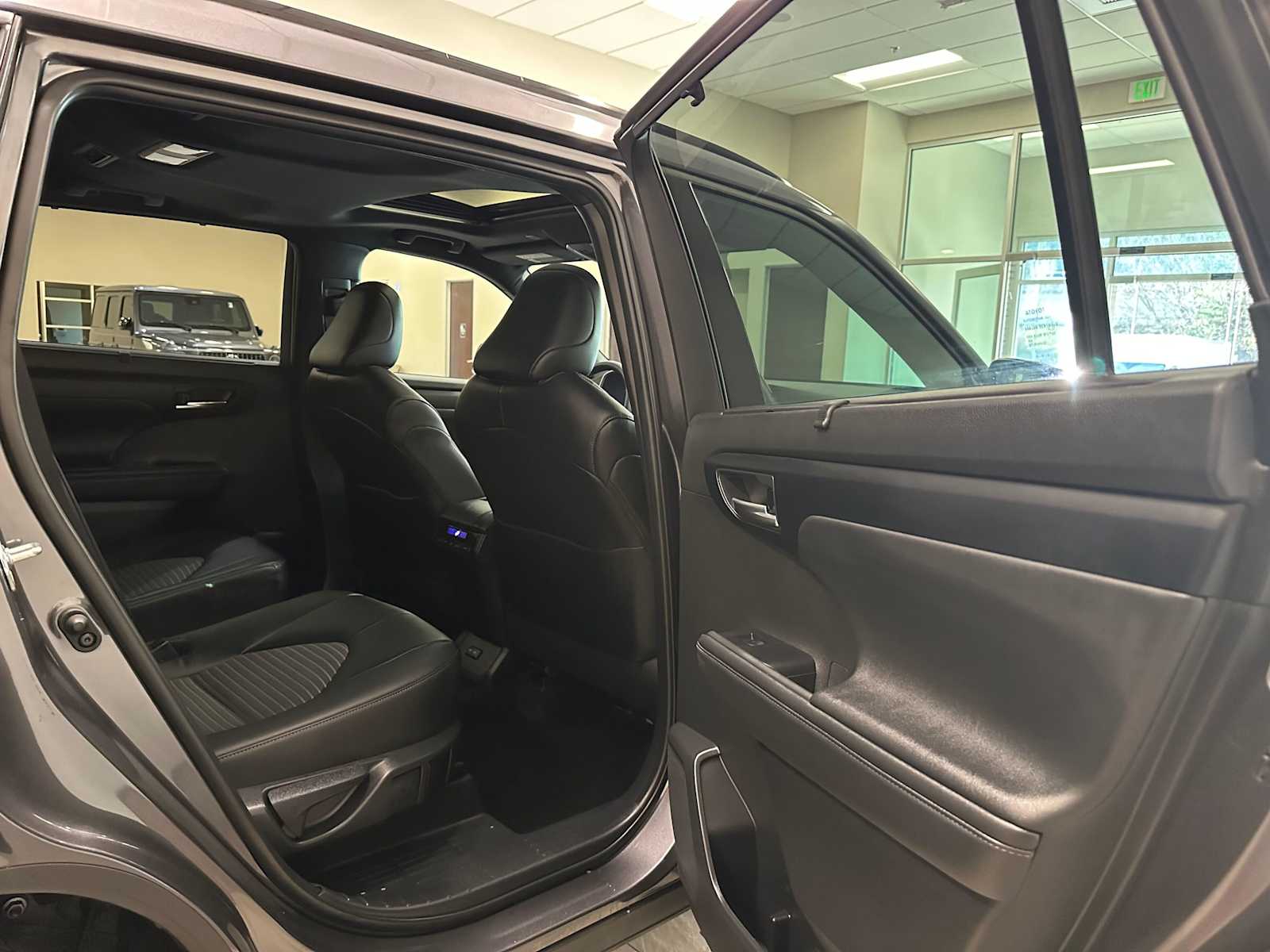 Thumbnail: 2024 Toyota Highlander - 27