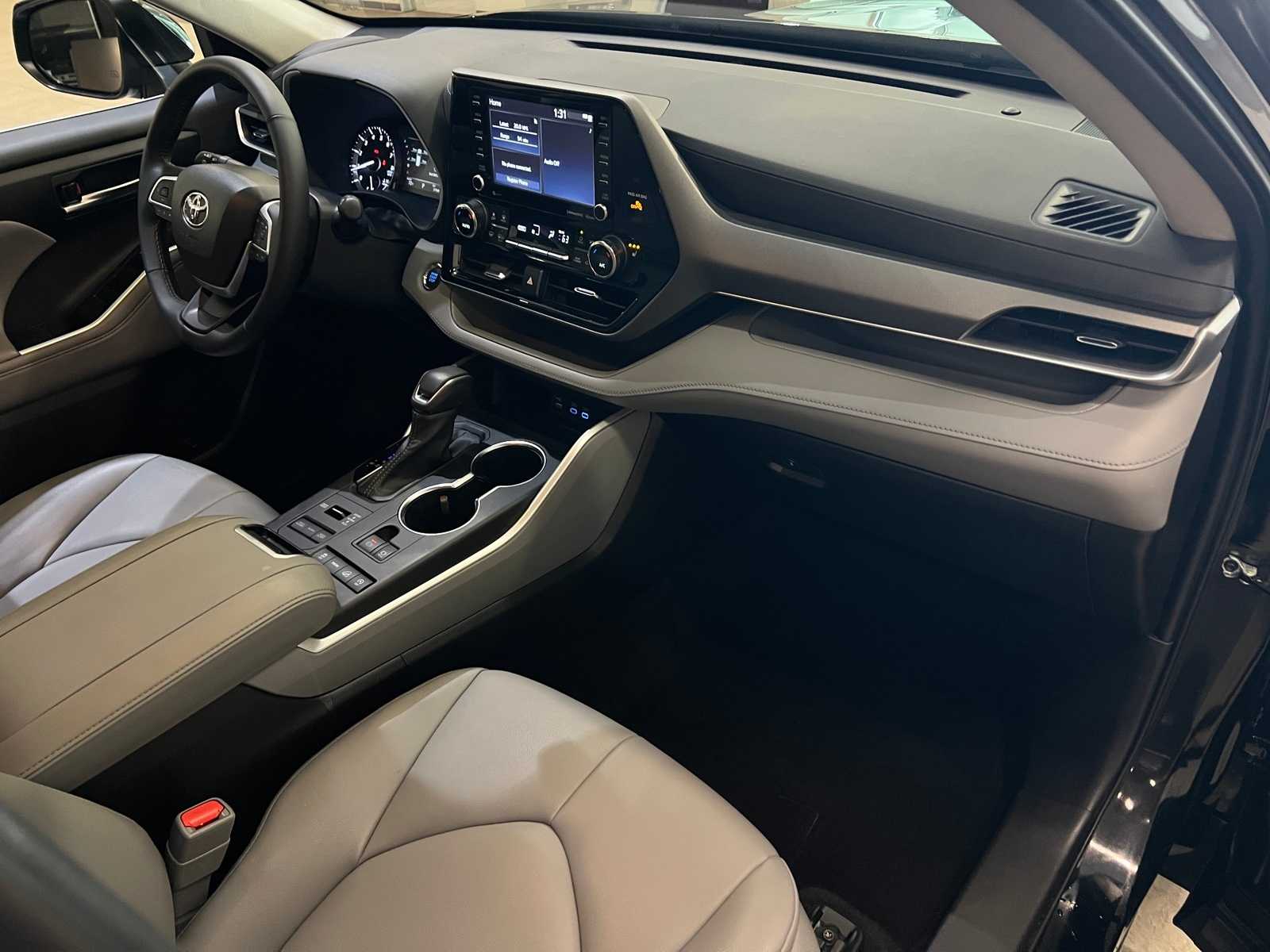 Thumbnail: 2022 Toyota Highlander - 15