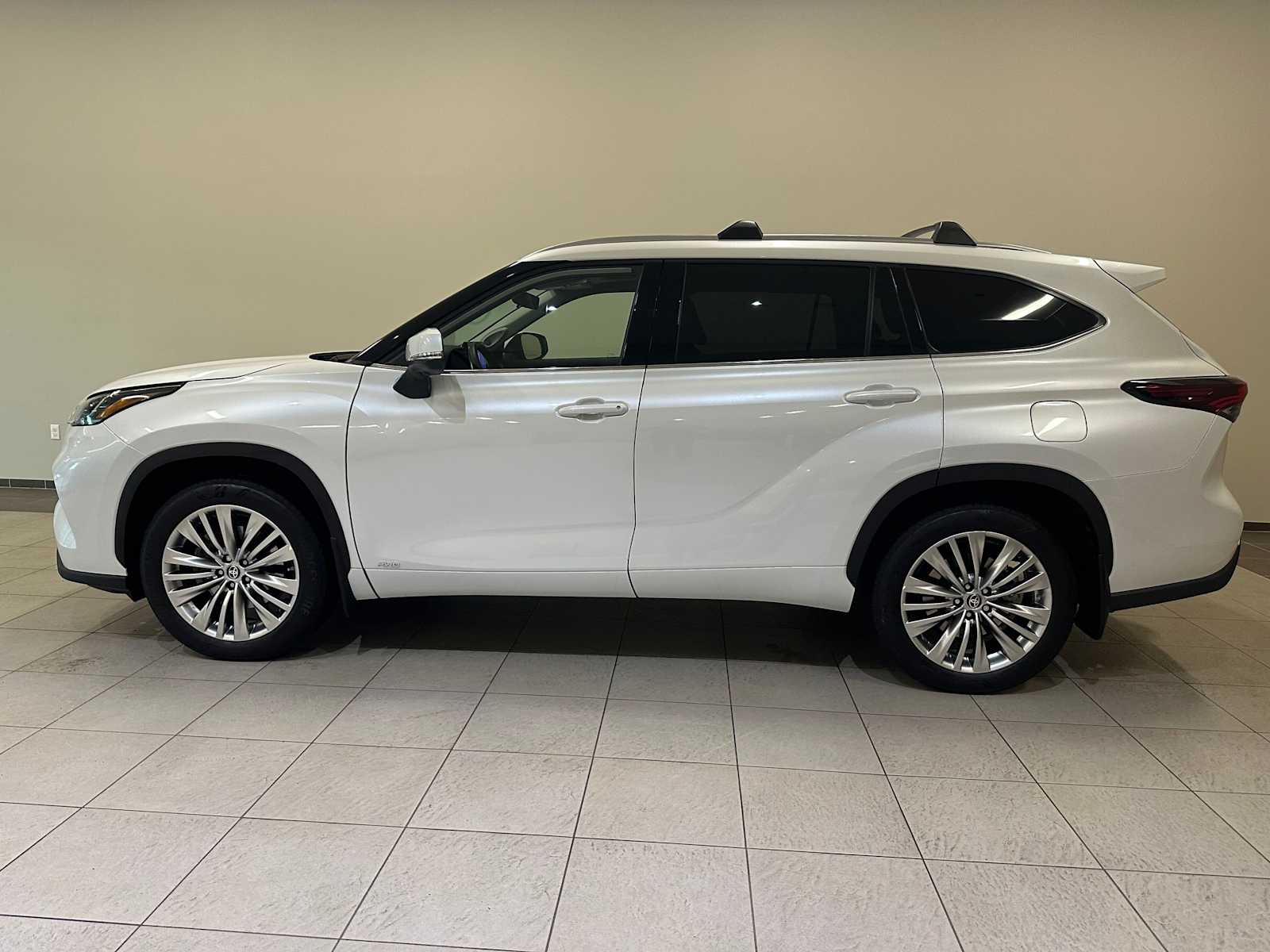 Thumbnail: 2025 Toyota Highlander - 3