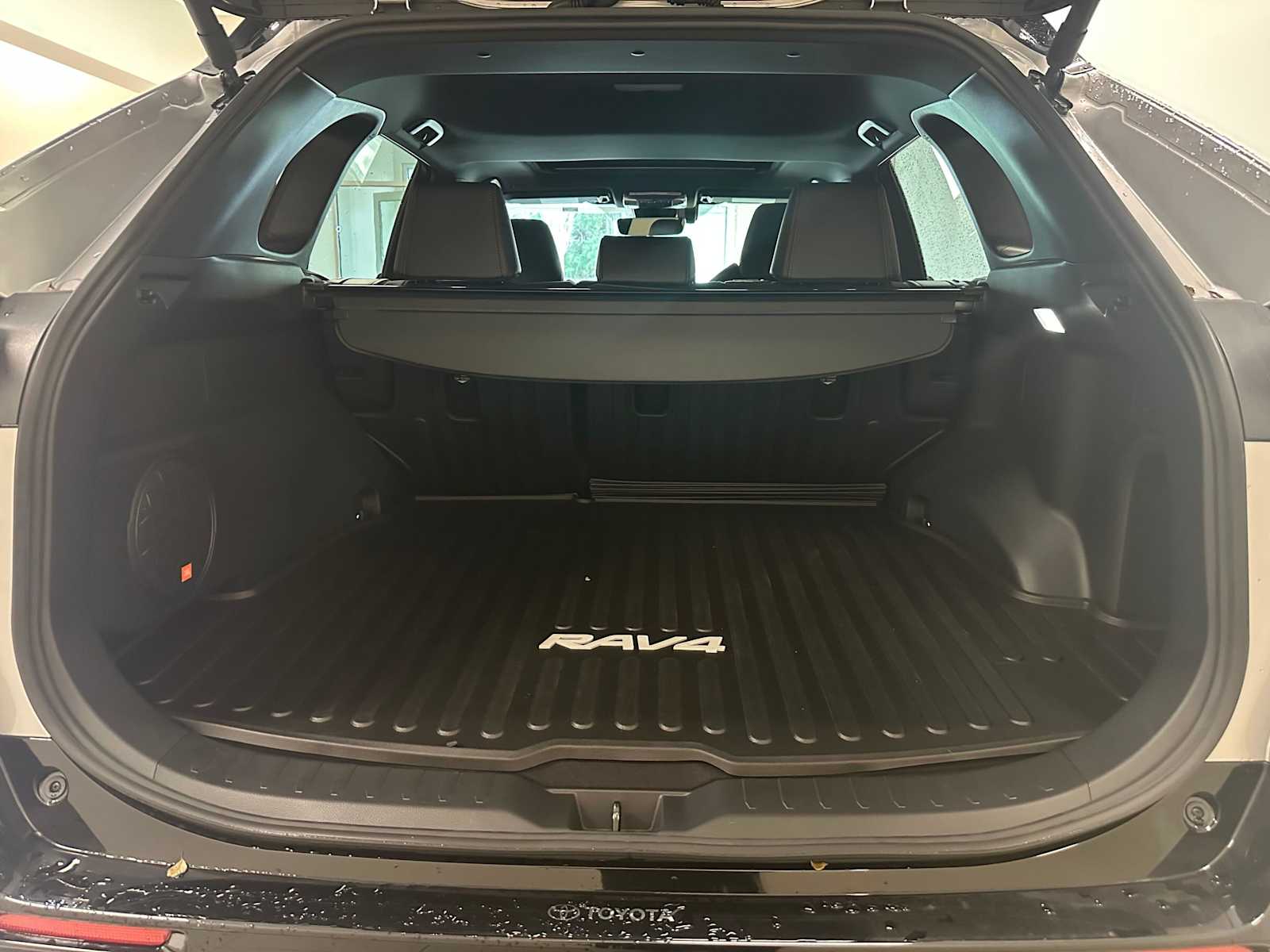 Thumbnail: 2025 Toyota RAV4 - 31