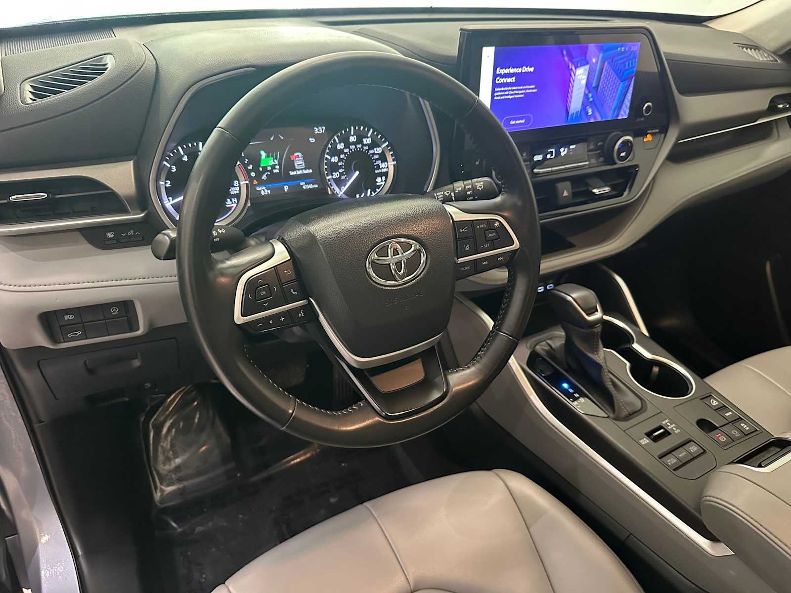 Thumbnail: 2023 Toyota Highlander - 2