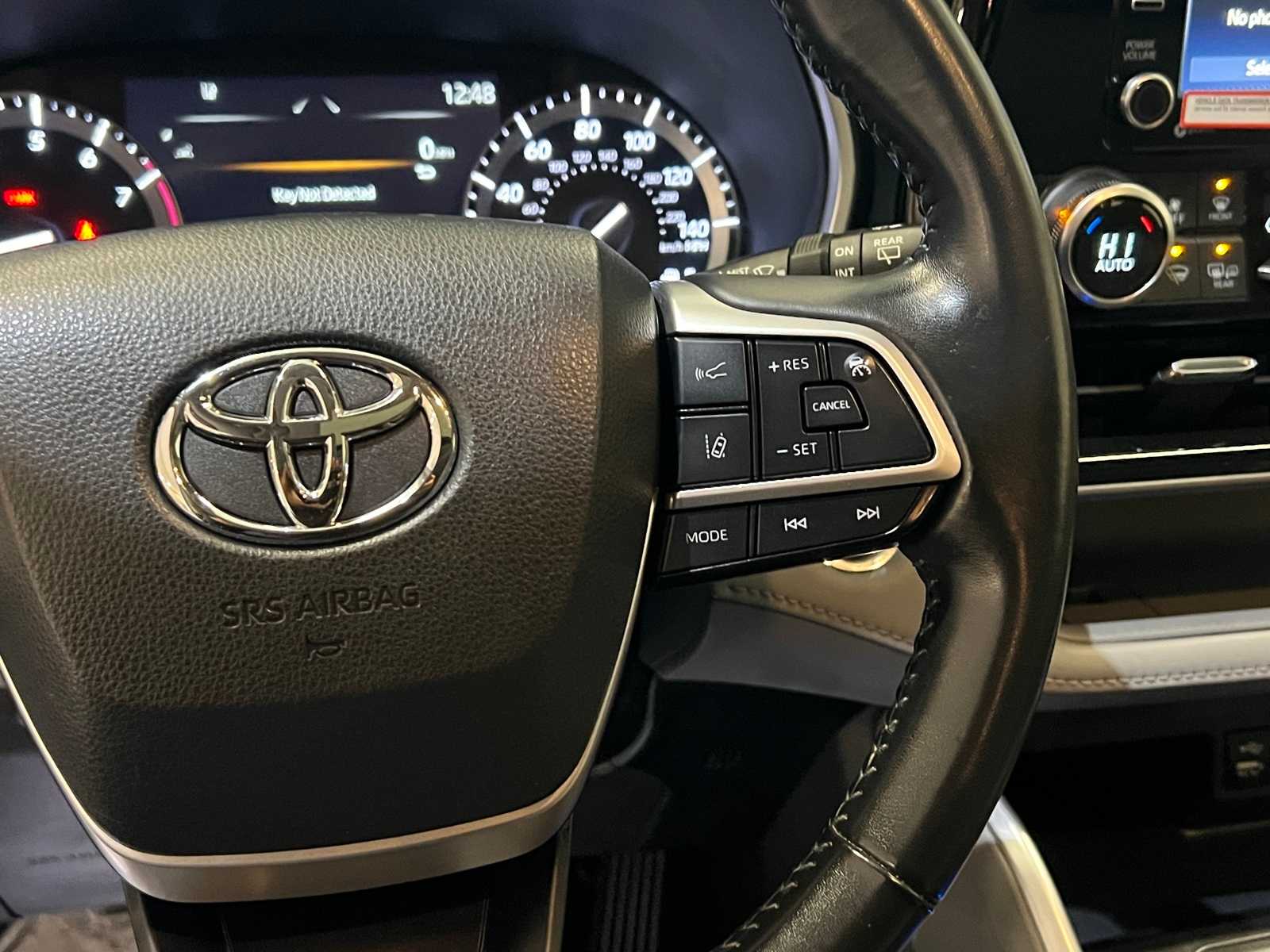 Thumbnail: 2022 Toyota Highlander - 21