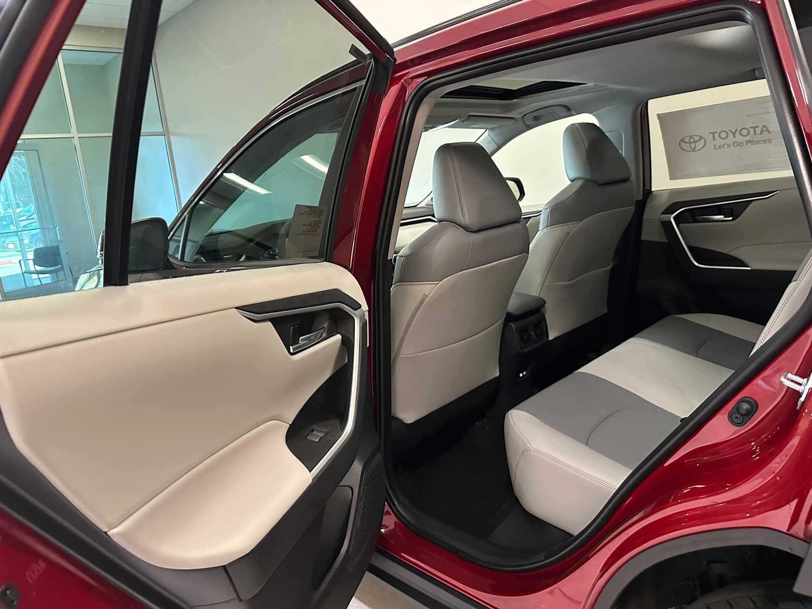 Thumbnail: 2025 Toyota RAV4 - 24