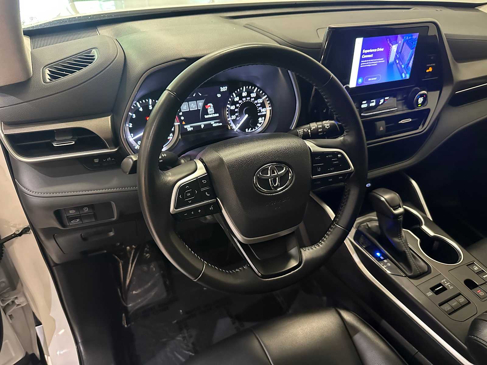 Thumbnail: 2023 Toyota Highlander - 2