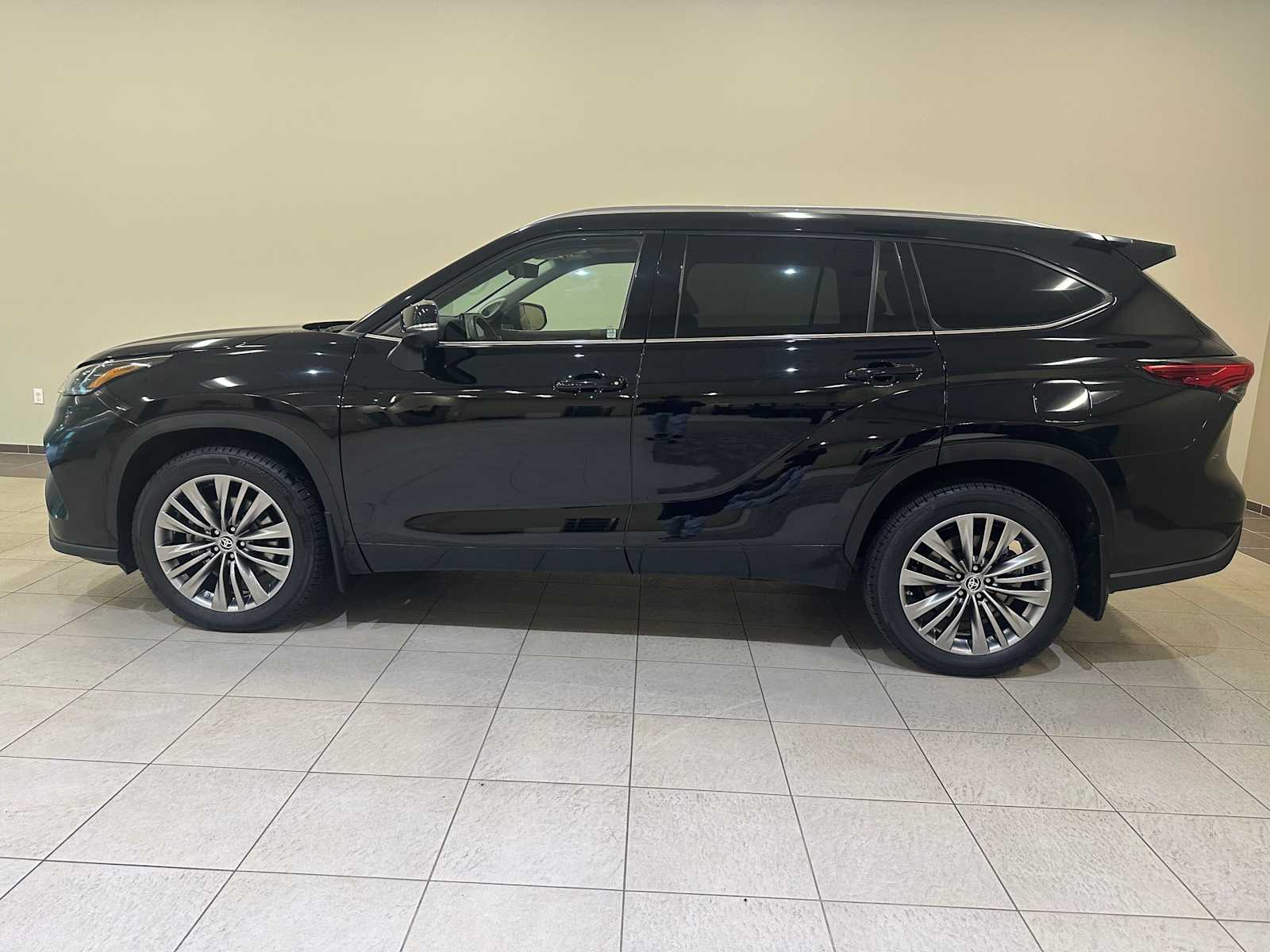 Thumbnail: 2020 Toyota Highlander - 3