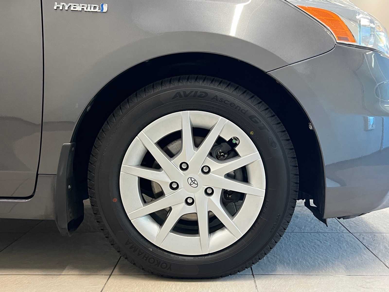 Thumbnail: 2014 Toyota Prius v - 7