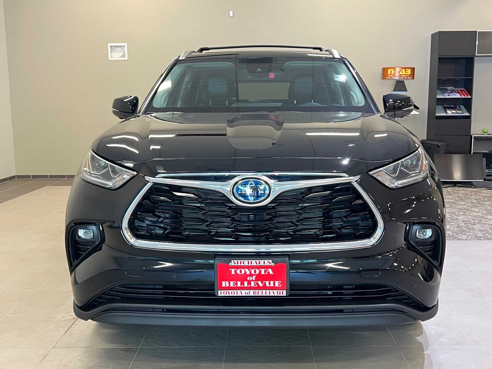 Thumbnail: 2023 Toyota Highlander - 8