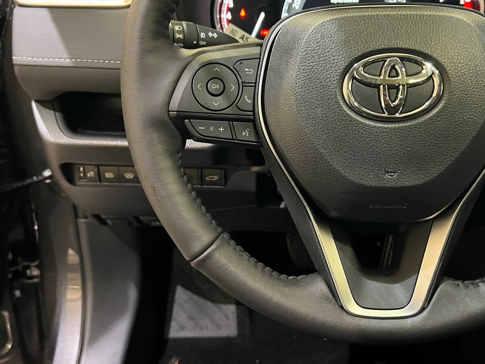 Thumbnail: 2025 Toyota RAV4 - 22