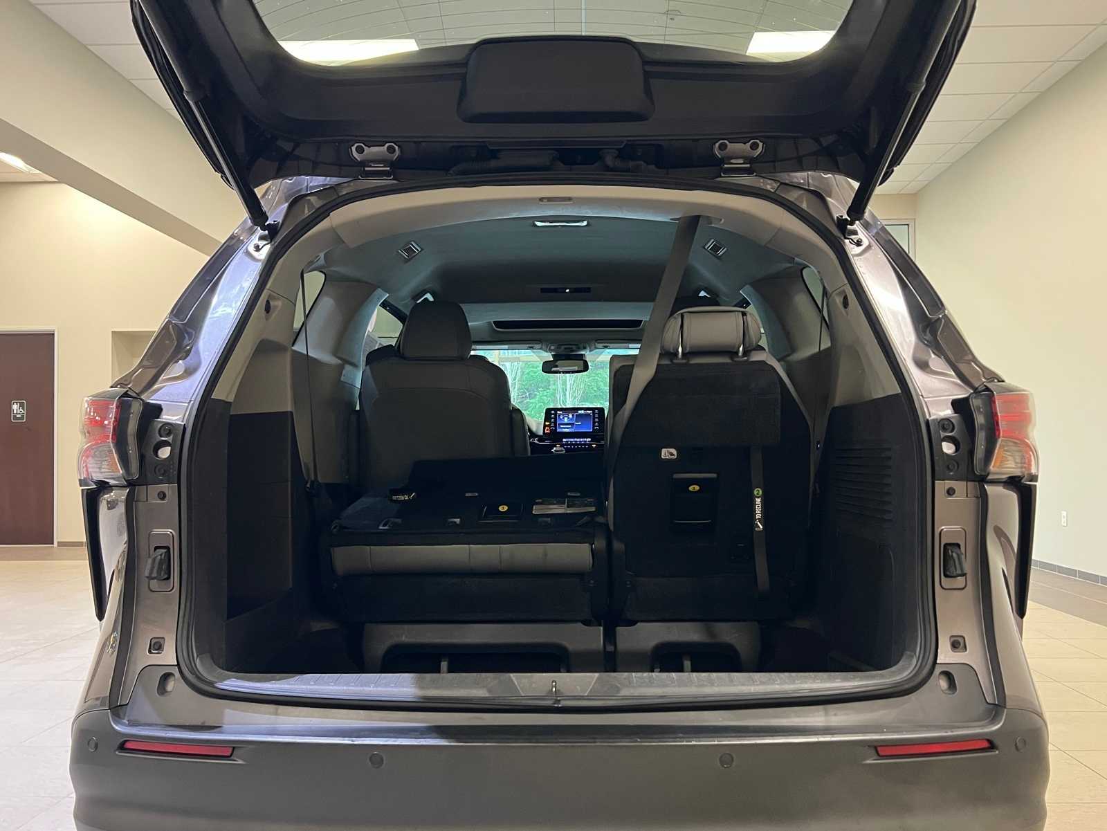 Thumbnail: 2021 Toyota Sienna - 31