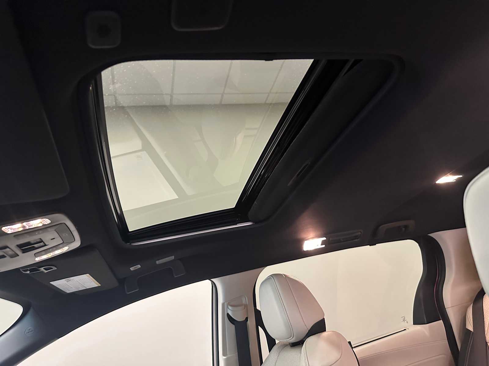 Thumbnail: 2025 Toyota Sienna - 22