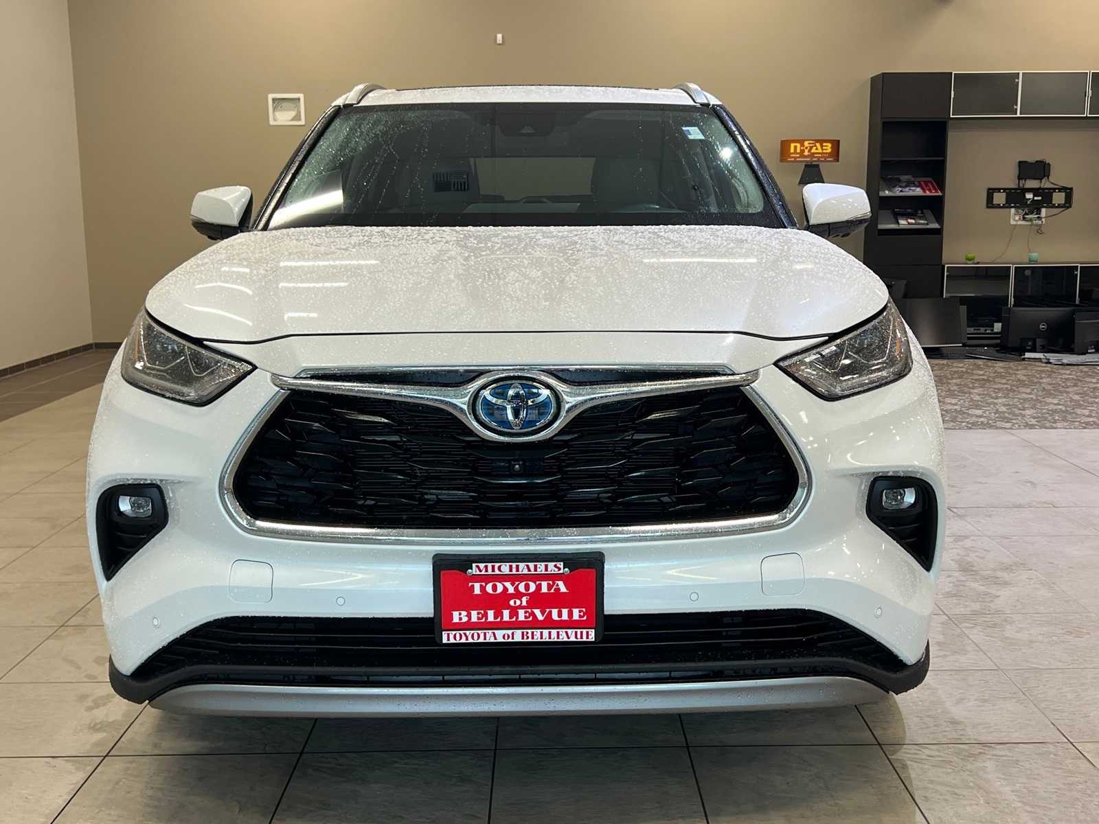 Thumbnail: 2023 Toyota Highlander - 8