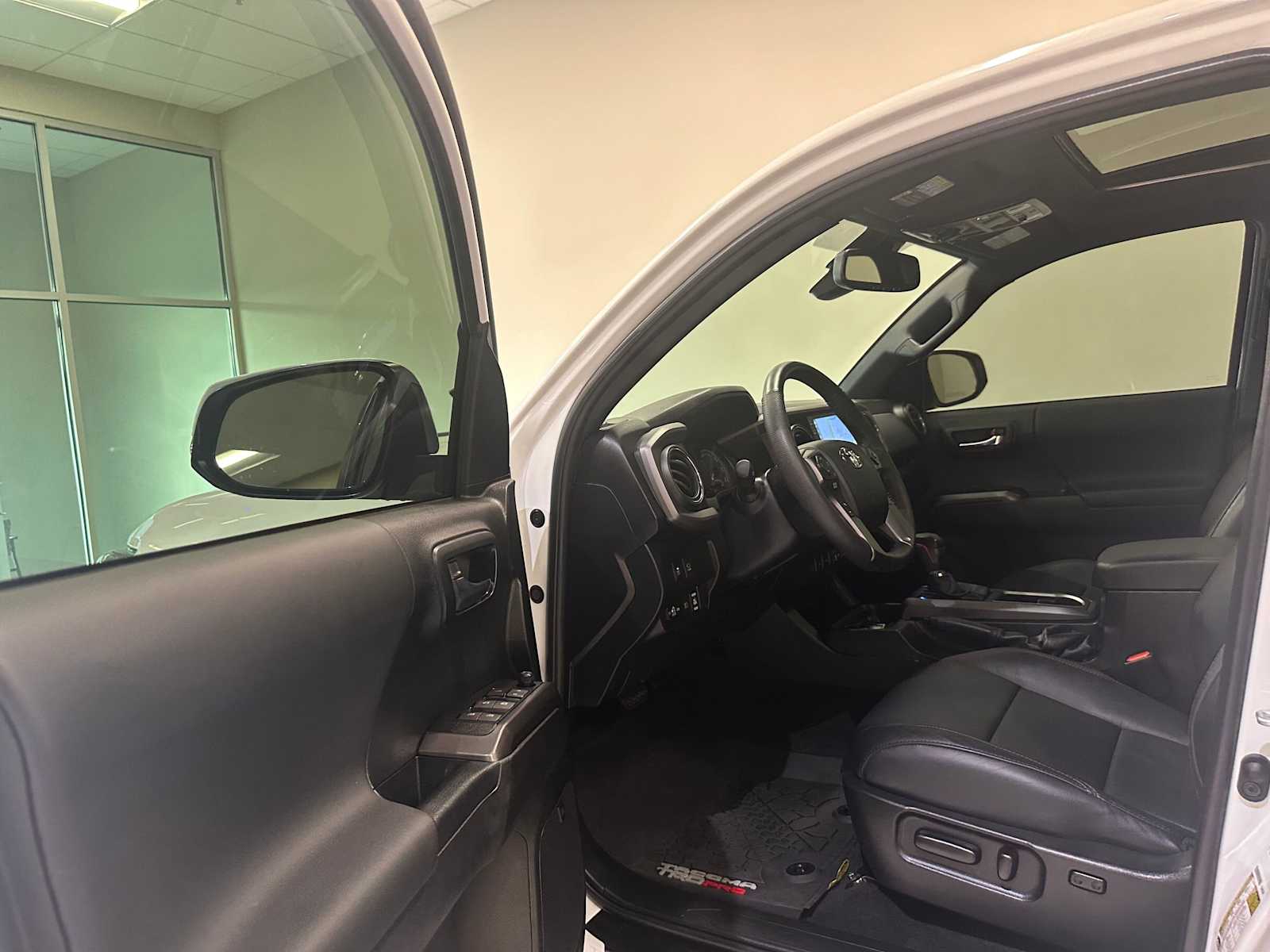 Thumbnail: 2022 Toyota Tacoma - 22